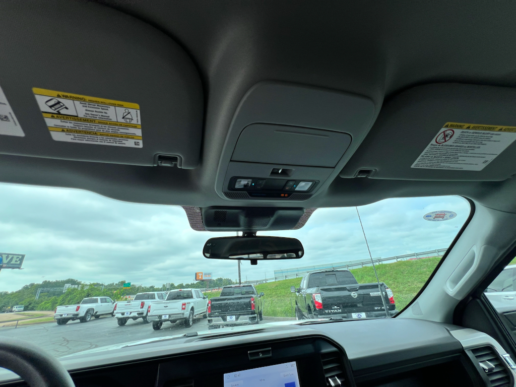 Vehicle photo 31