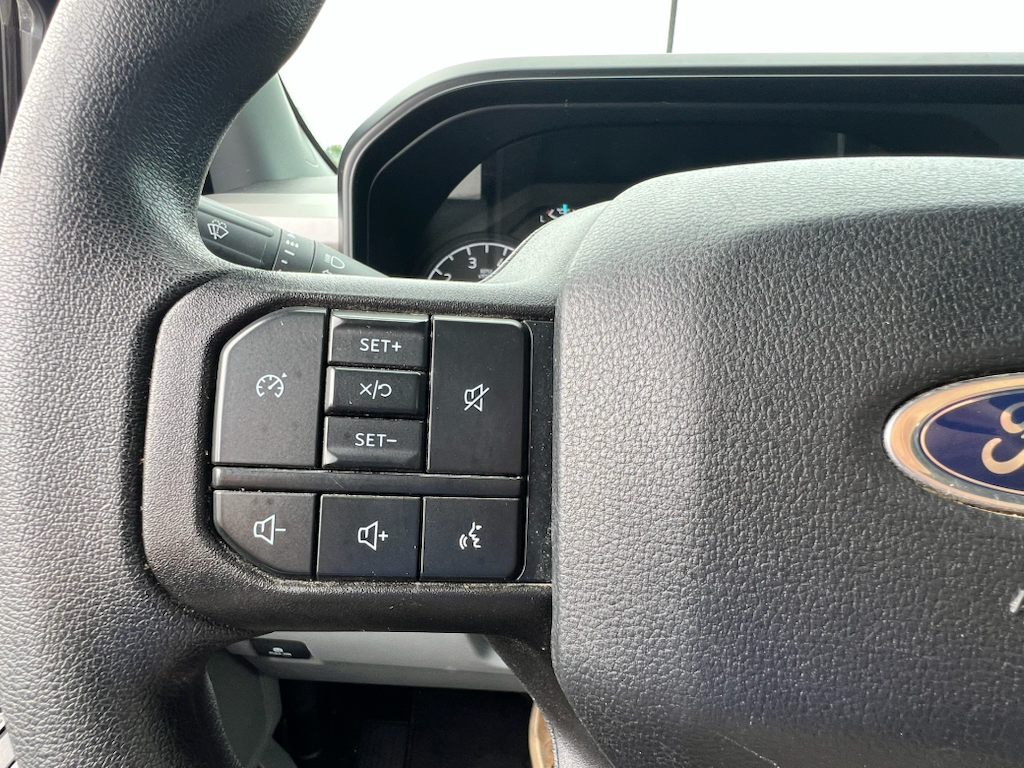 Vehicle photo 29