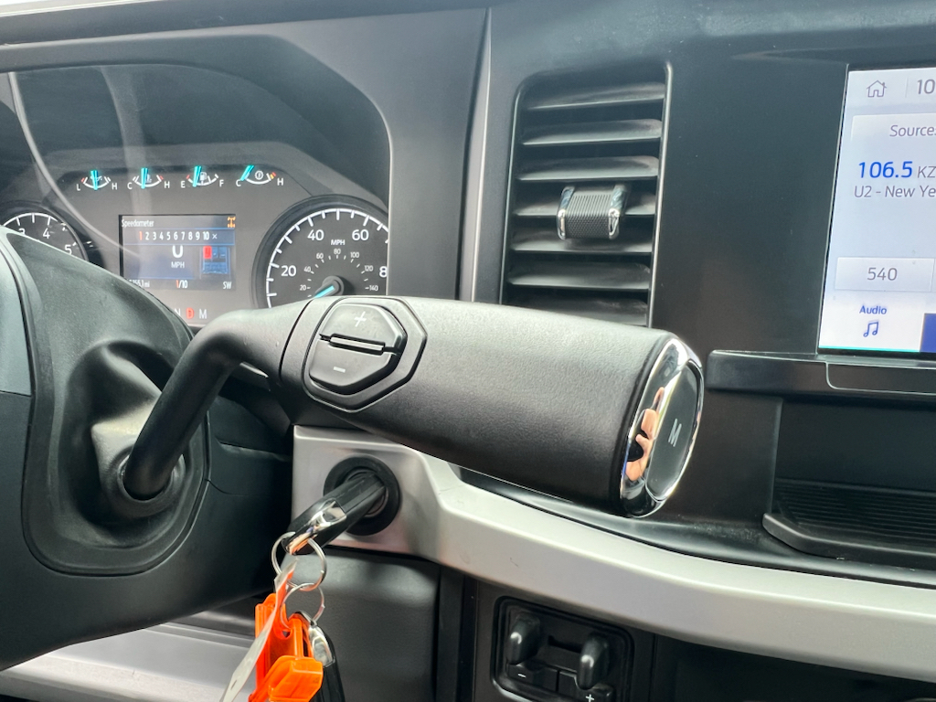 Vehicle photo 24