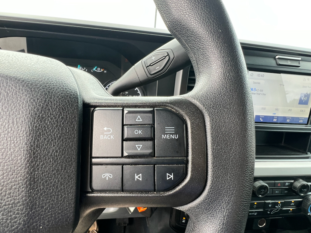 Vehicle photo 28