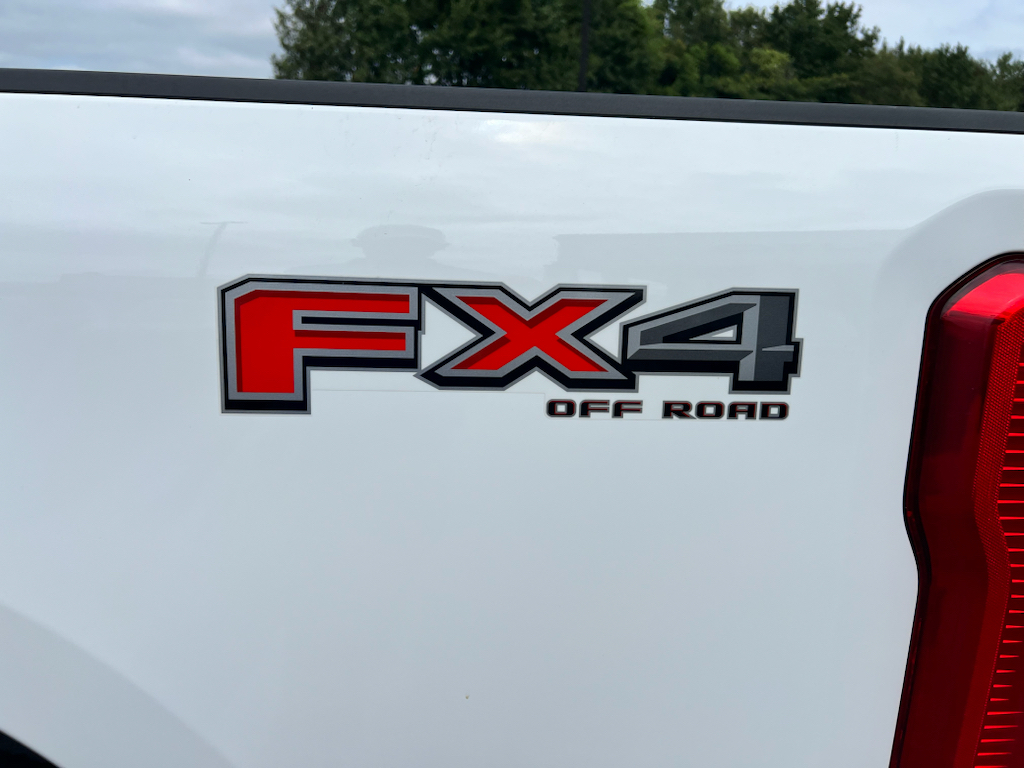 Vehicle photo 7