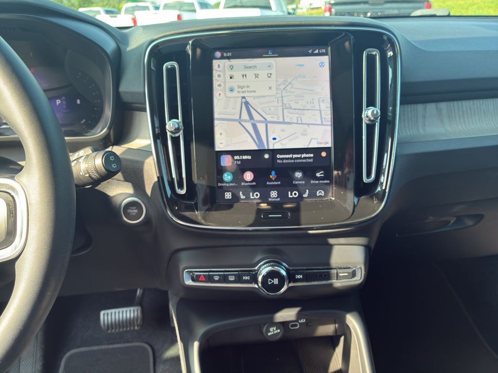Used 2023 Volvo XC40 B4 SUV