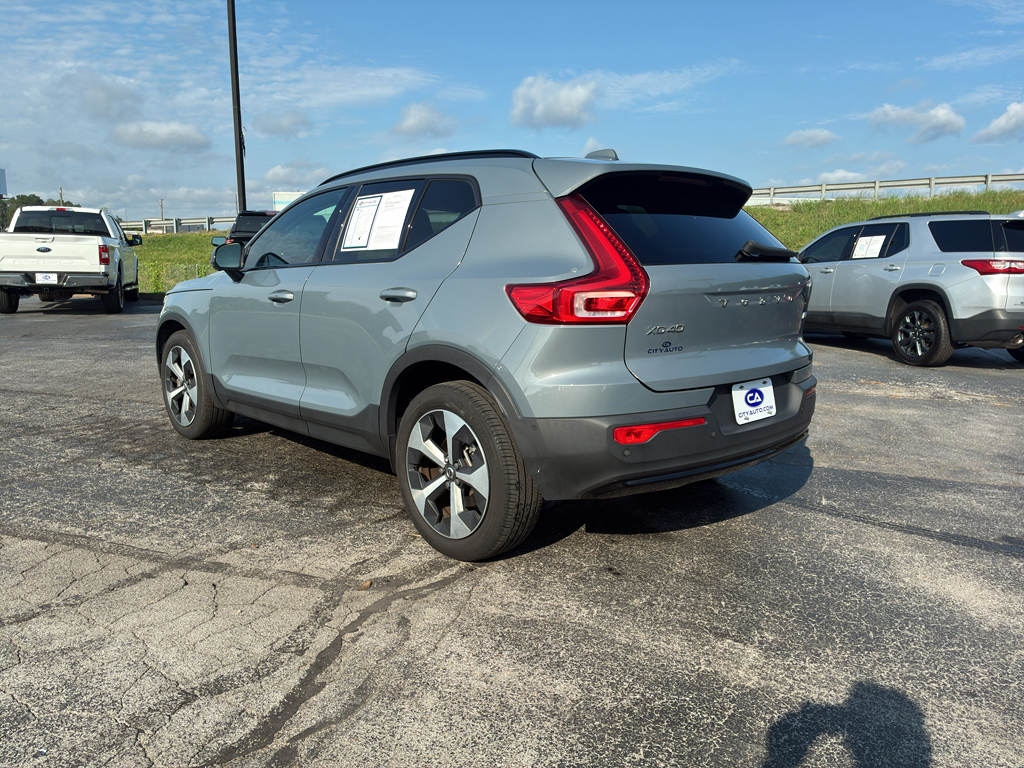 Used 2023 Volvo XC40 B4 SUV