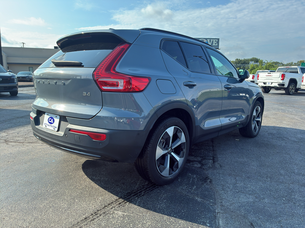 Used 2023 Volvo XC40 B4 SUV
