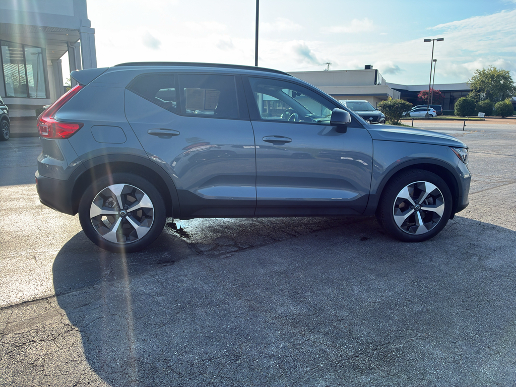 Used 2023 Volvo XC40 B4 SUV