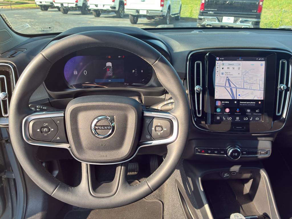 Used 2023 Volvo XC40 B4 SUV