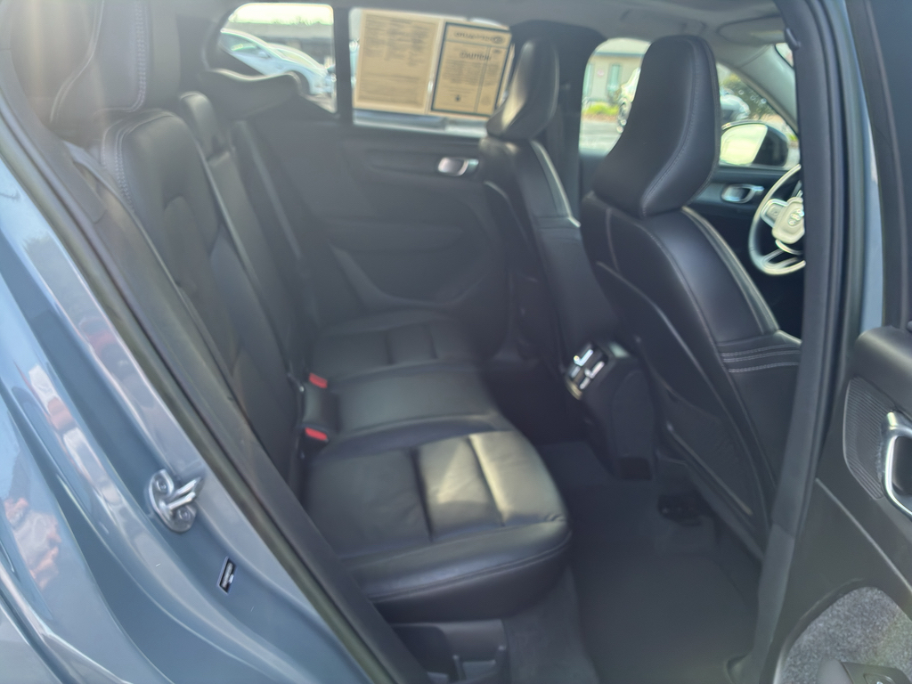 Used 2023 Volvo XC40 B4 SUV