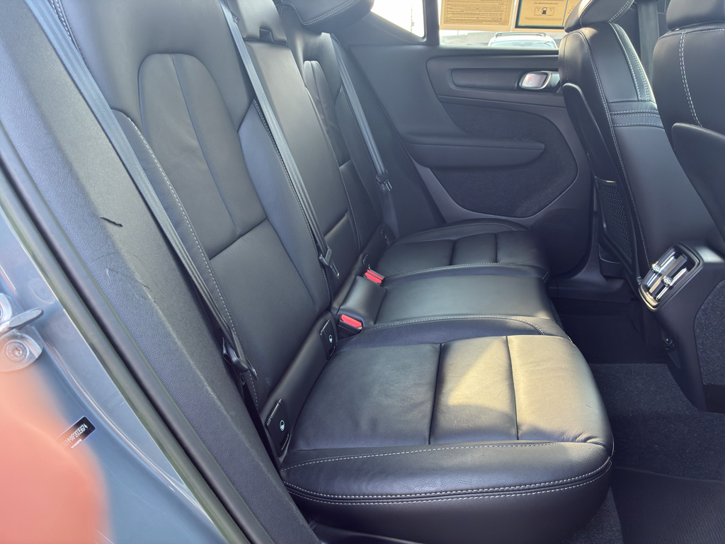 Used 2023 Volvo XC40 B4 SUV