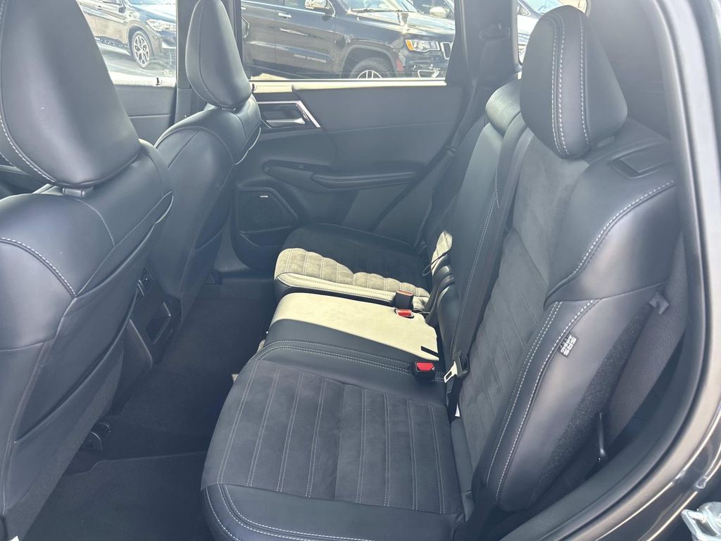 Used 2025 Mitsubishi Outlander SUV