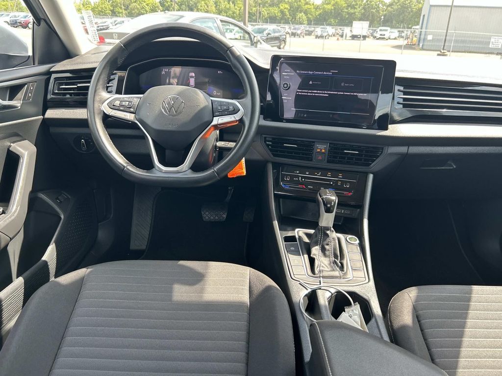 Used 2025 Volkswagen Jetta Sedan