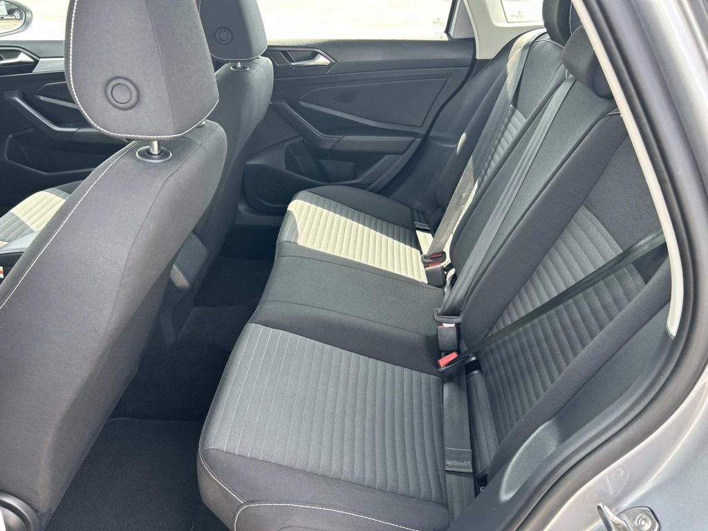 Used 2025 Volkswagen Jetta Sedan