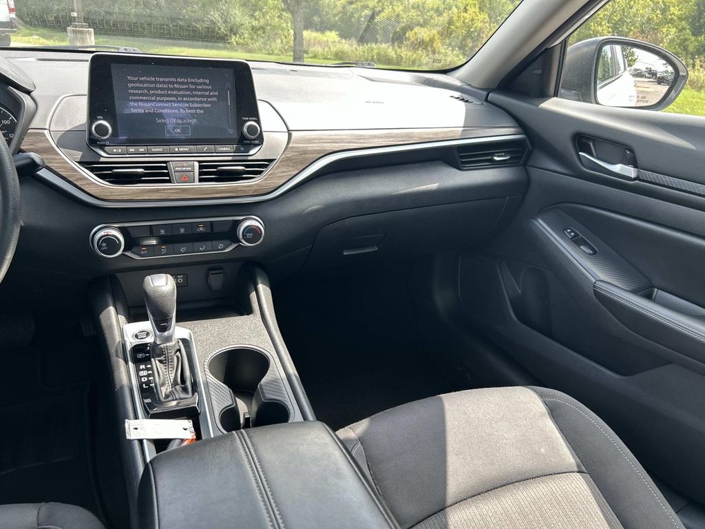 Used 2025 Nissan Altima Sedan