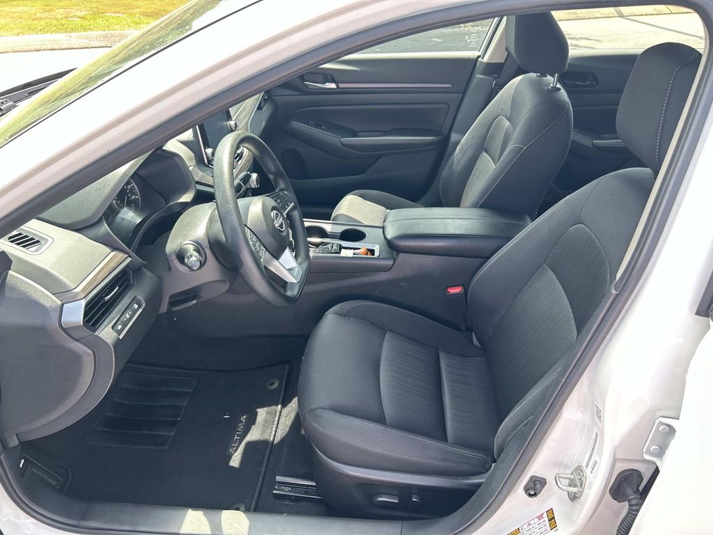 Used 2025 Nissan Altima Sedan