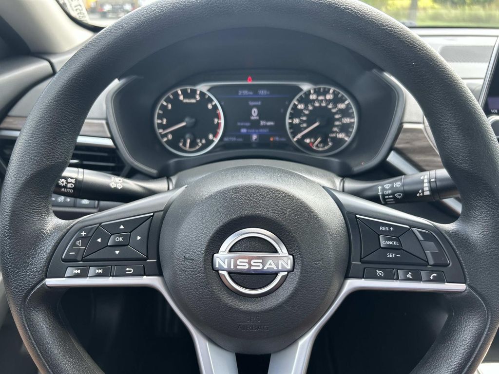 Used 2025 Nissan Altima Sedan