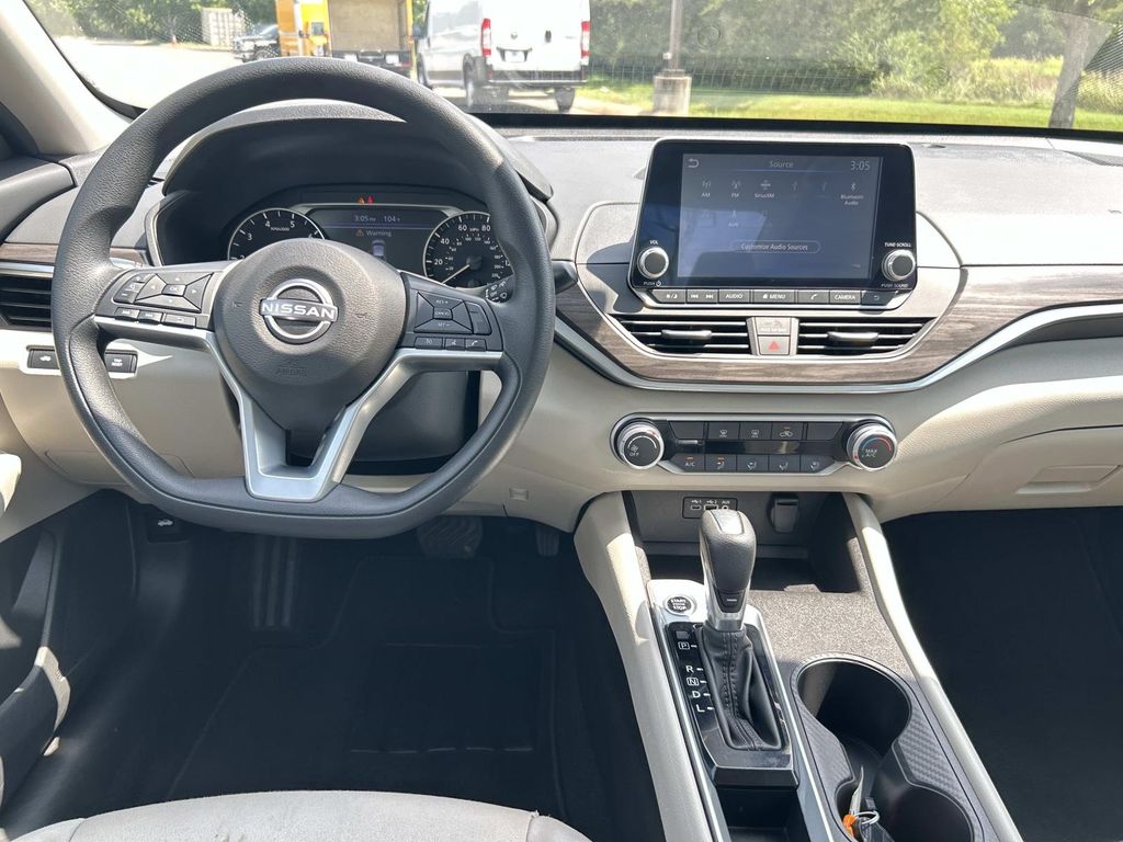 Used 2025 Nissan Altima Sedan