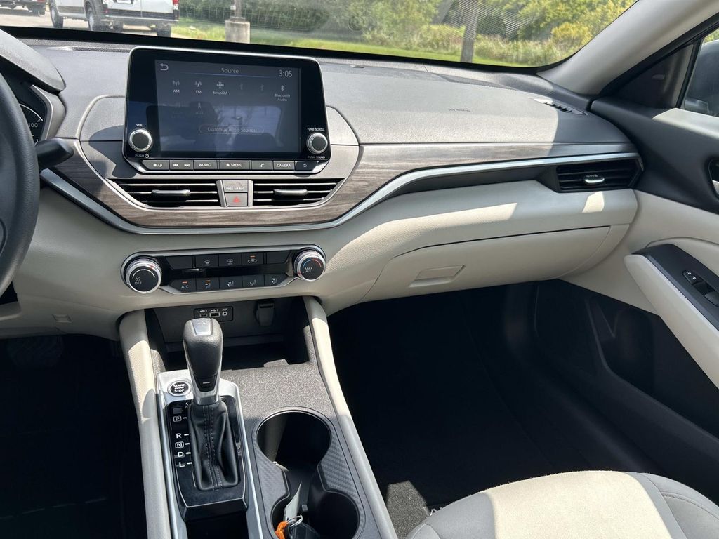 Used 2025 Nissan Altima Sedan