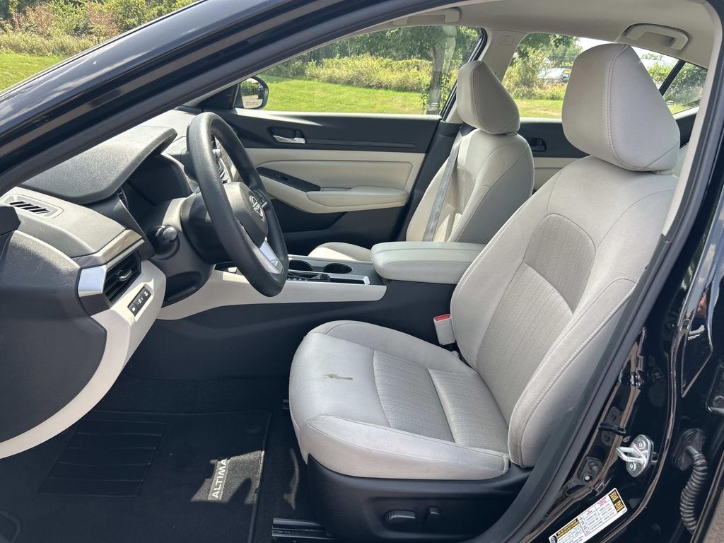 Used 2025 Nissan Altima Sedan