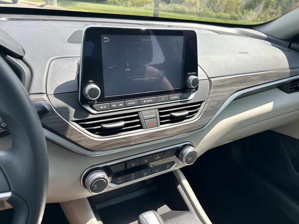 Used 2025 Nissan Altima Sedan