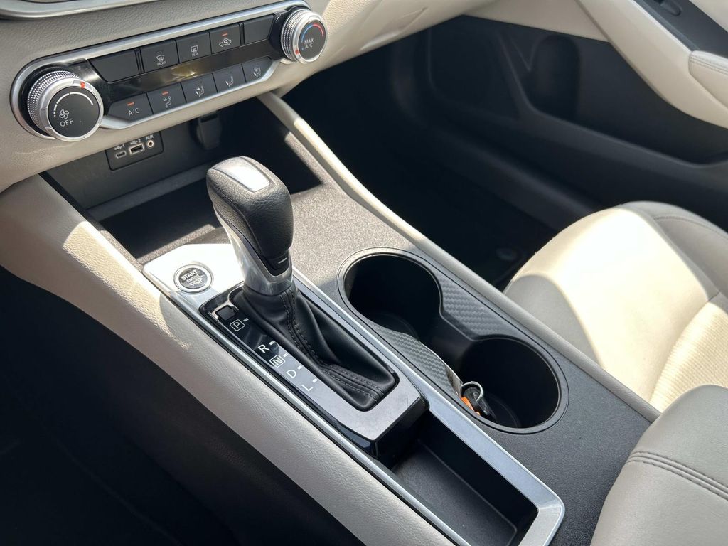 Used 2025 Nissan Altima Sedan
