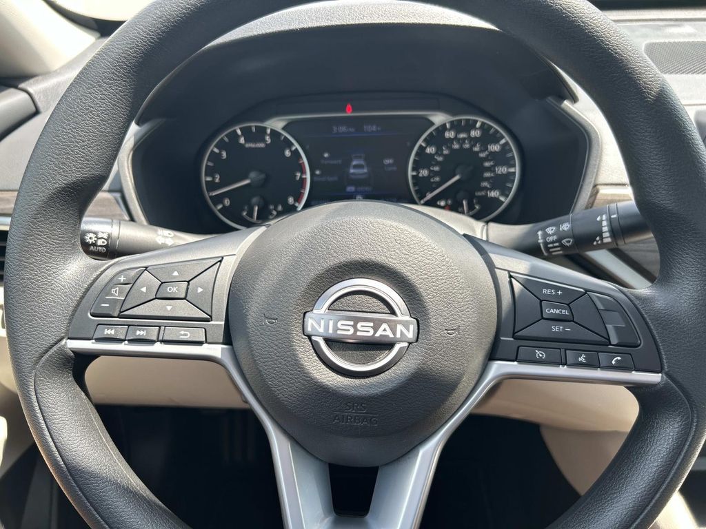Used 2025 Nissan Altima Sedan