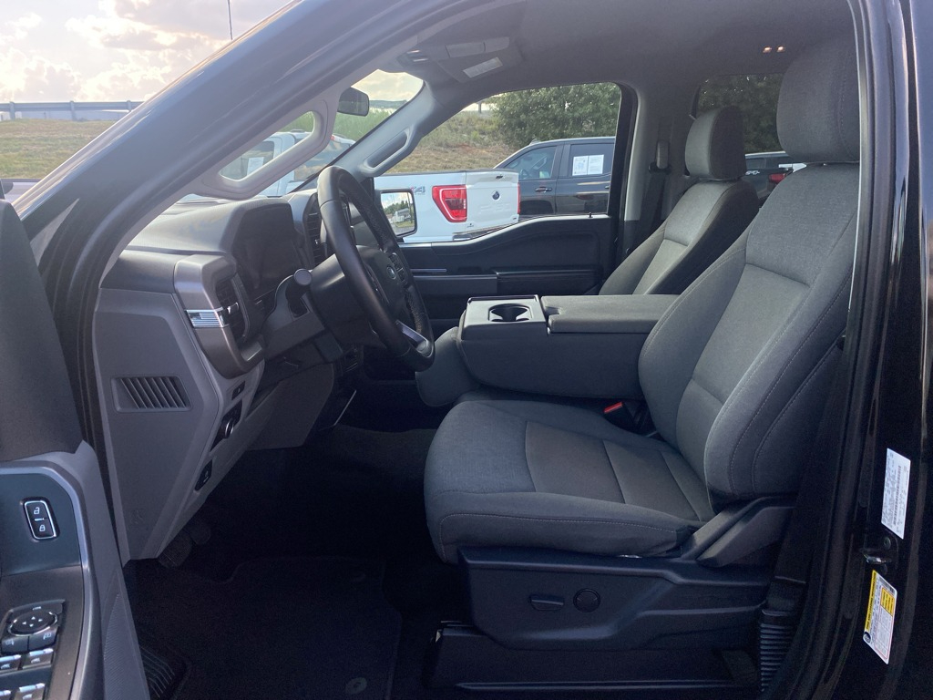 Vehicle photo 12