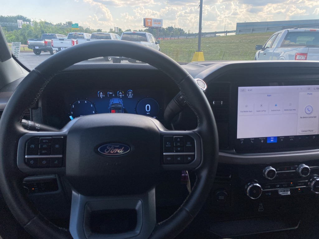 Vehicle photo 13