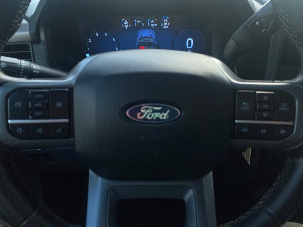 Vehicle photo 14