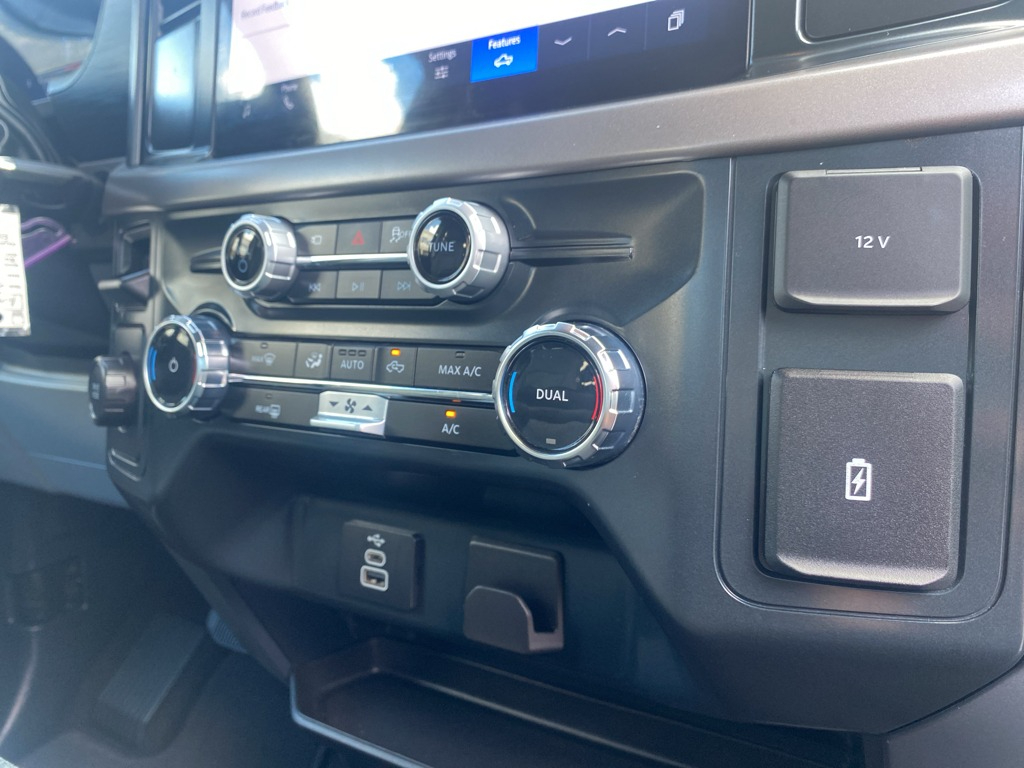 Vehicle photo 21