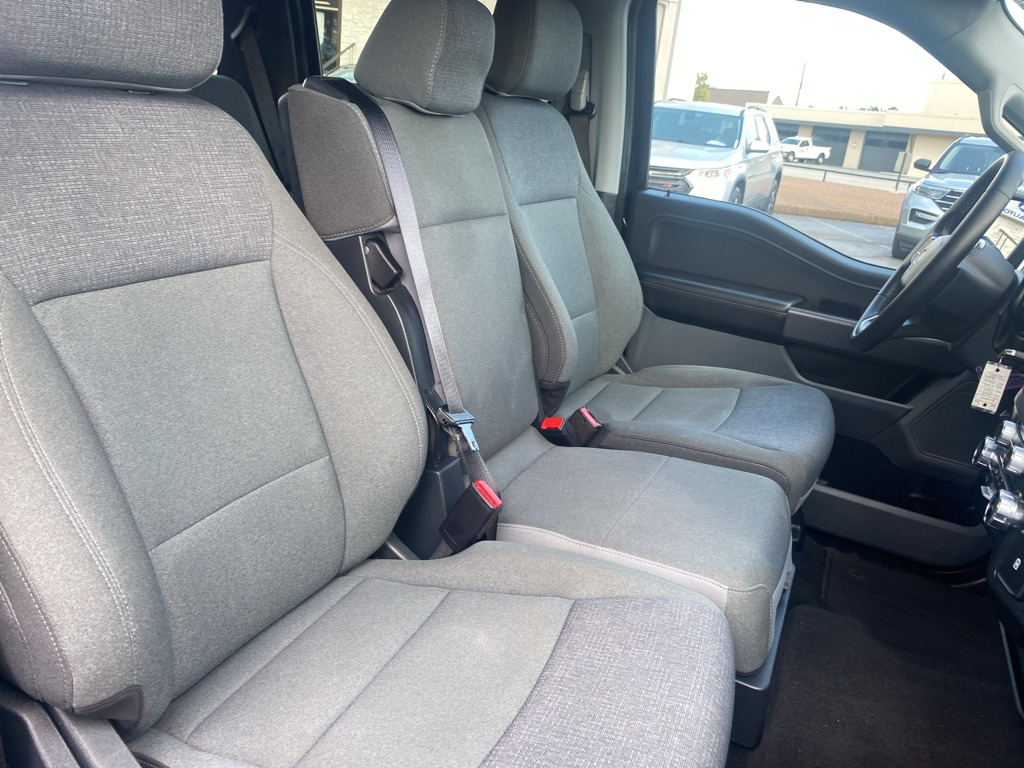 Vehicle photo 24