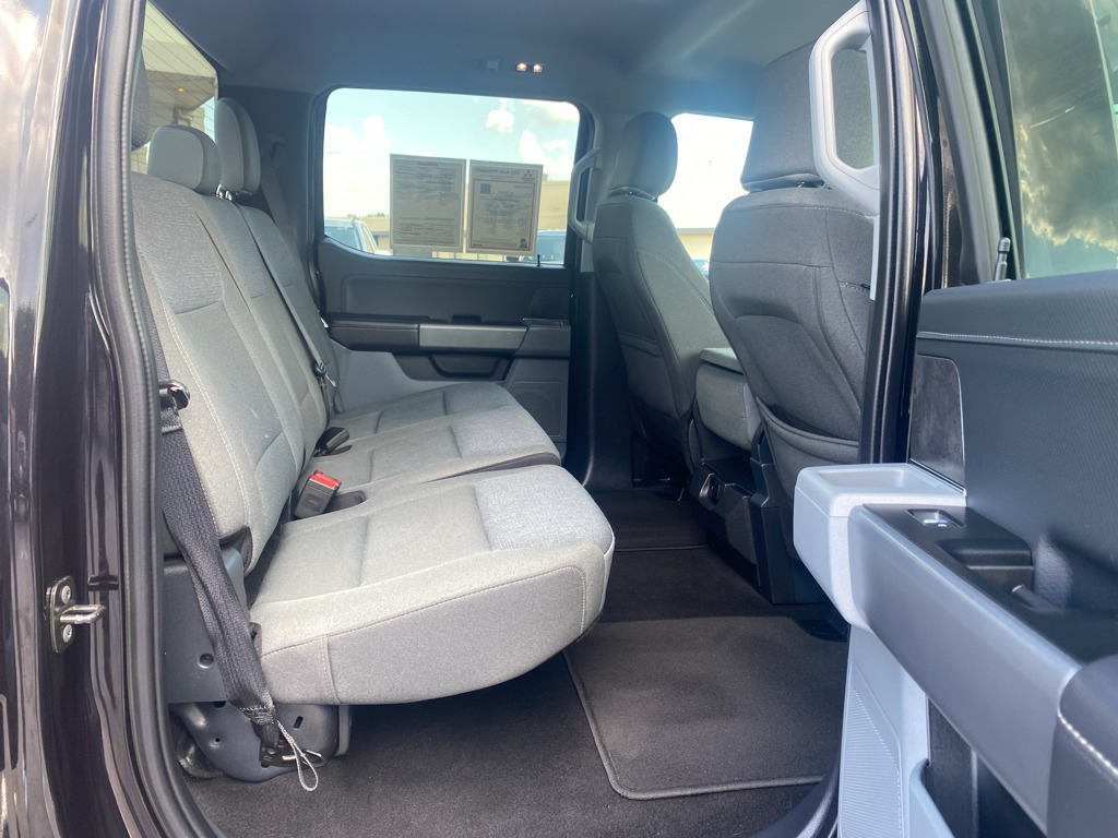 Vehicle photo 25