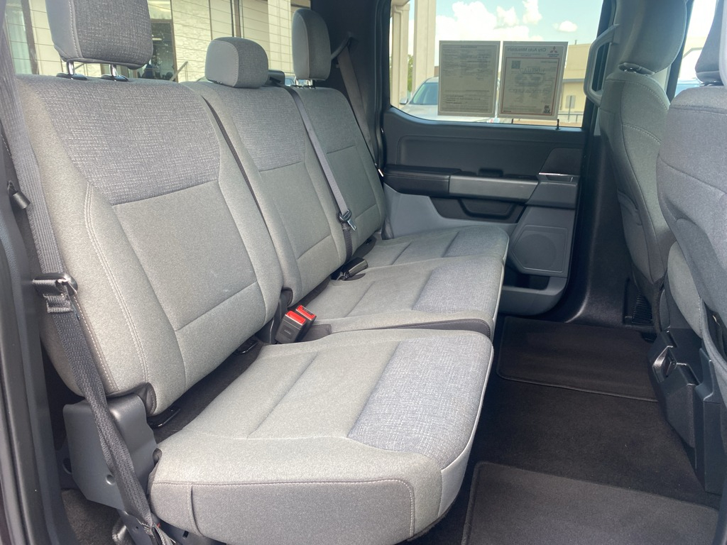 Vehicle photo 26