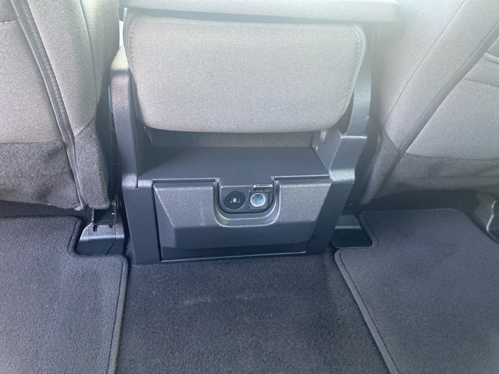 Vehicle photo 28