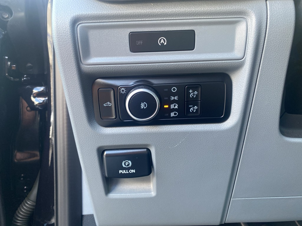 Vehicle photo 16