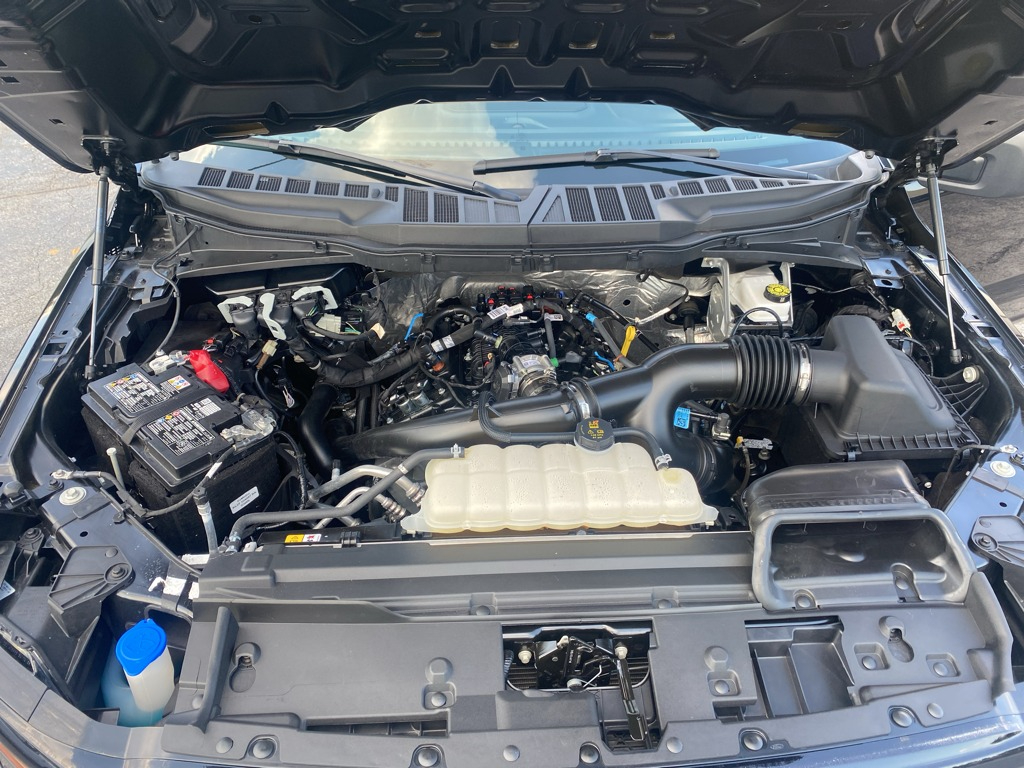 Vehicle photo 9
