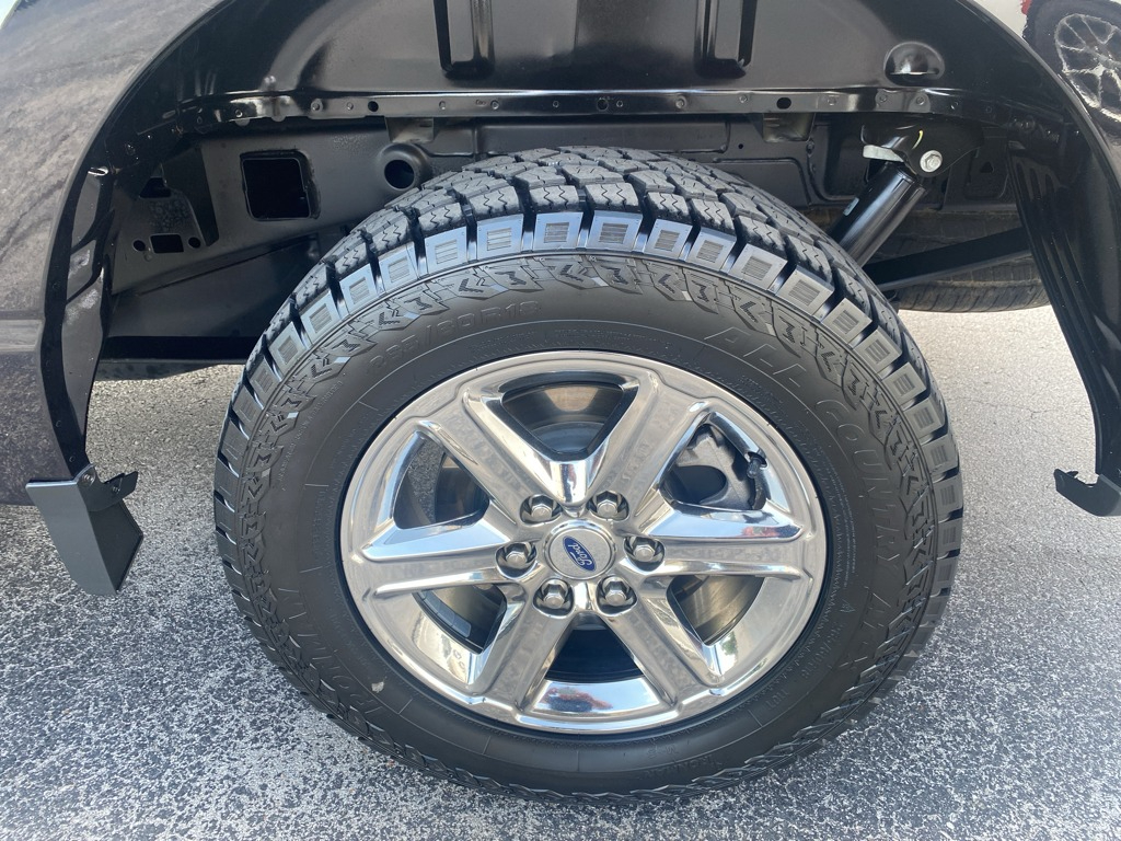 Vehicle photo 10