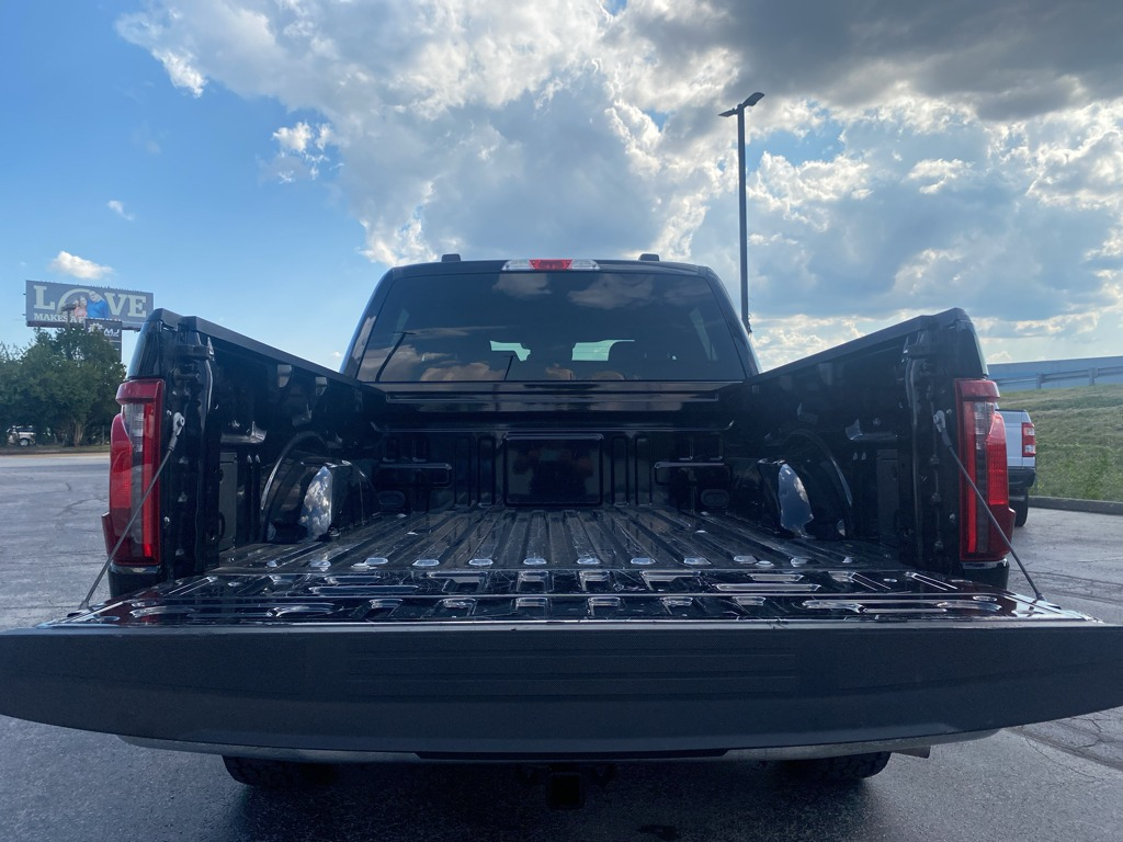 Vehicle photo 6