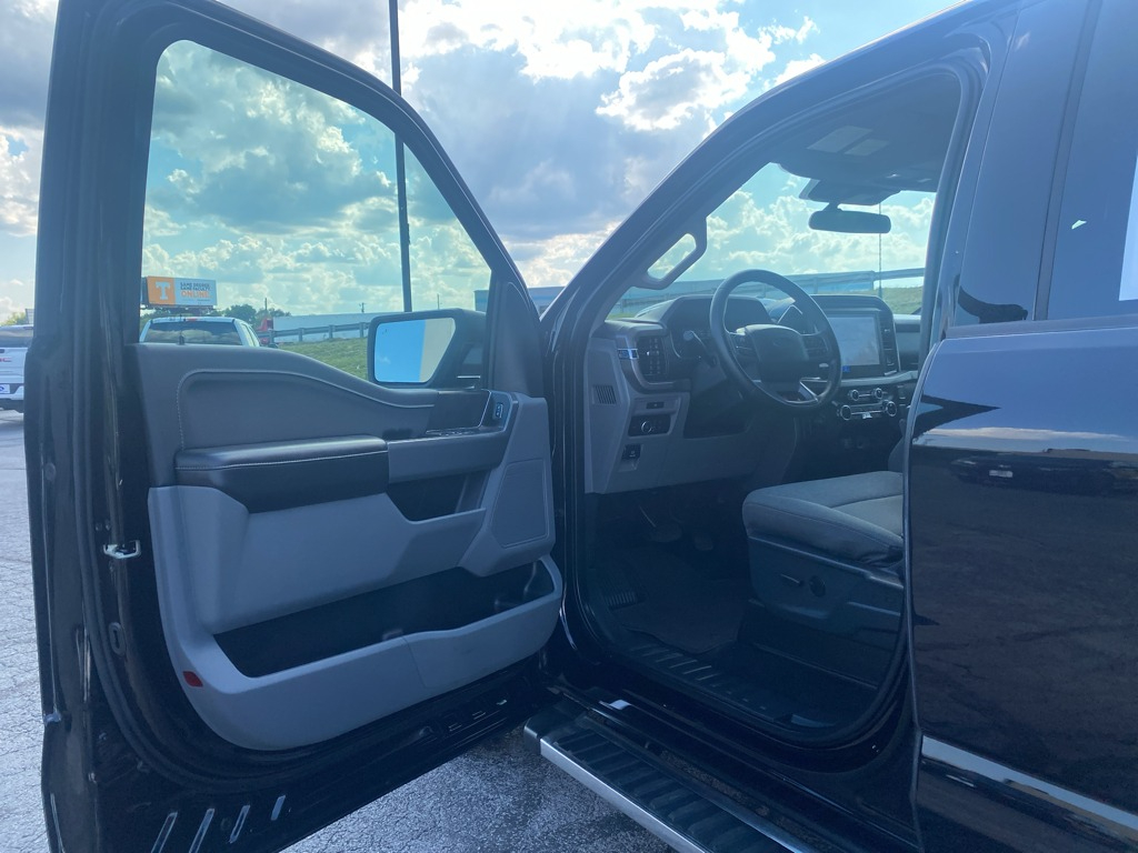 Vehicle photo 11