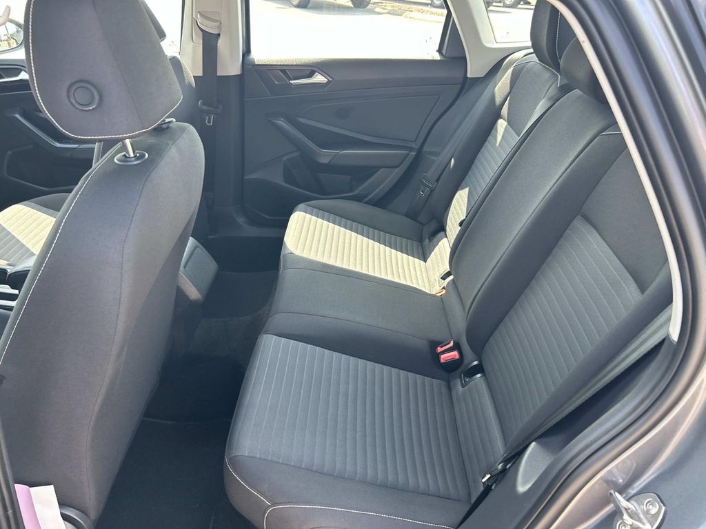 Used 2024 Volkswagen Jetta Sedan