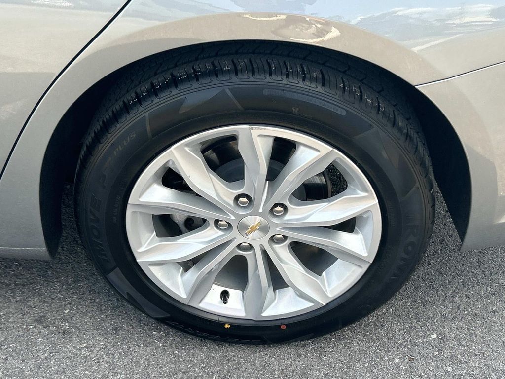 Vehicle photo 14