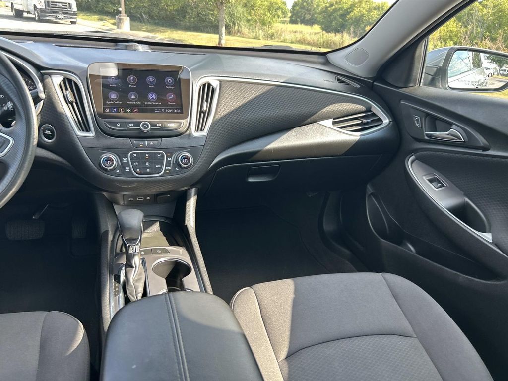 Vehicle photo 19