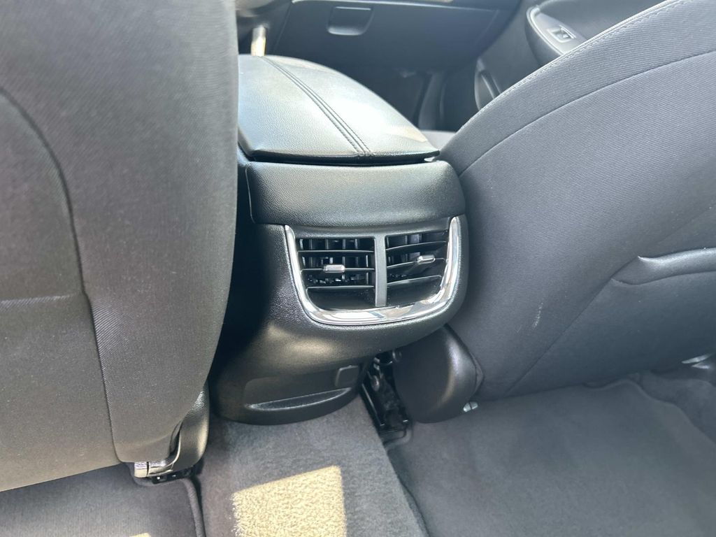 Vehicle photo 20