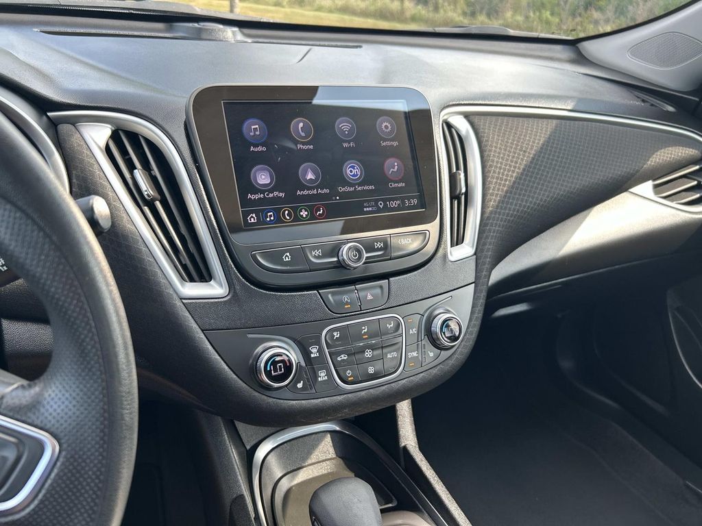 Vehicle photo 28