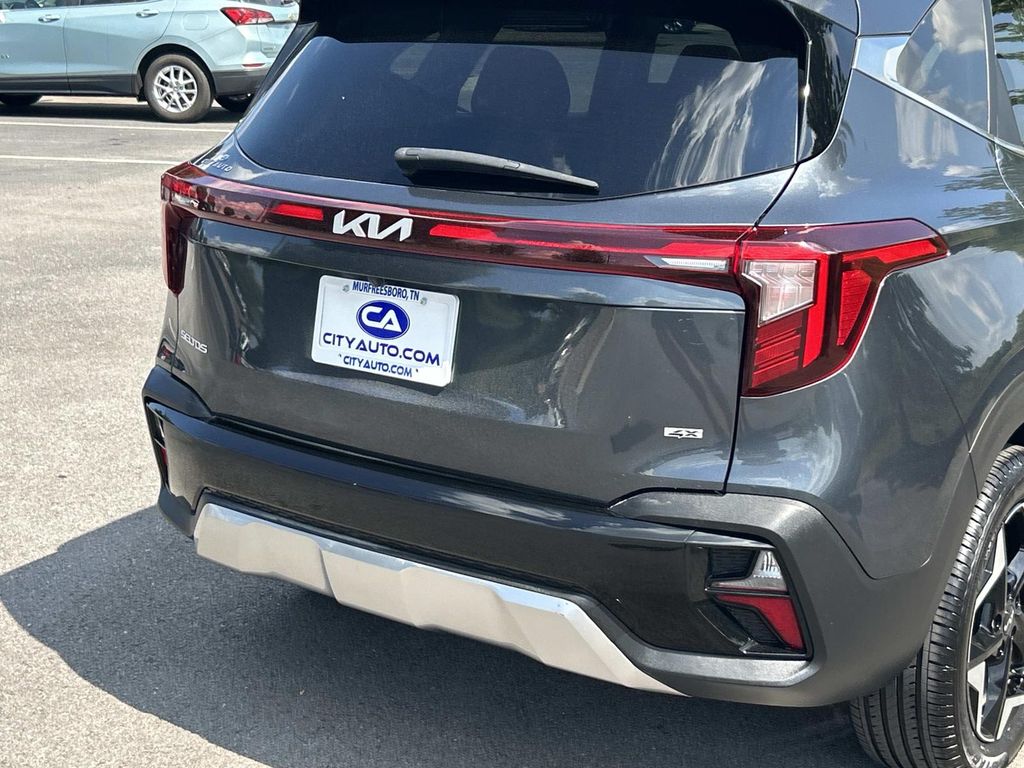 Vehicle photo 13