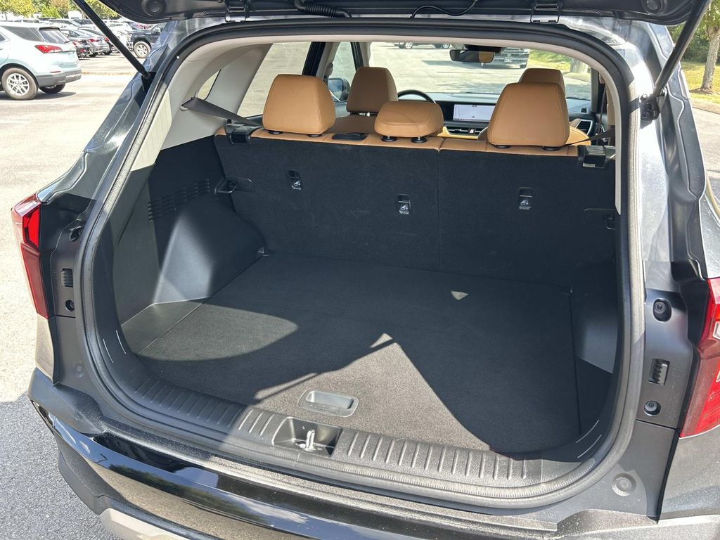 Vehicle photo 14