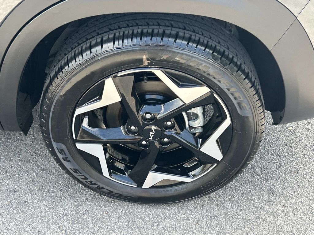 Vehicle photo 16
