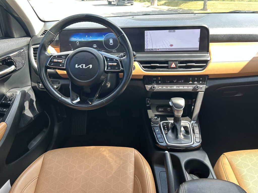 Vehicle photo 20
