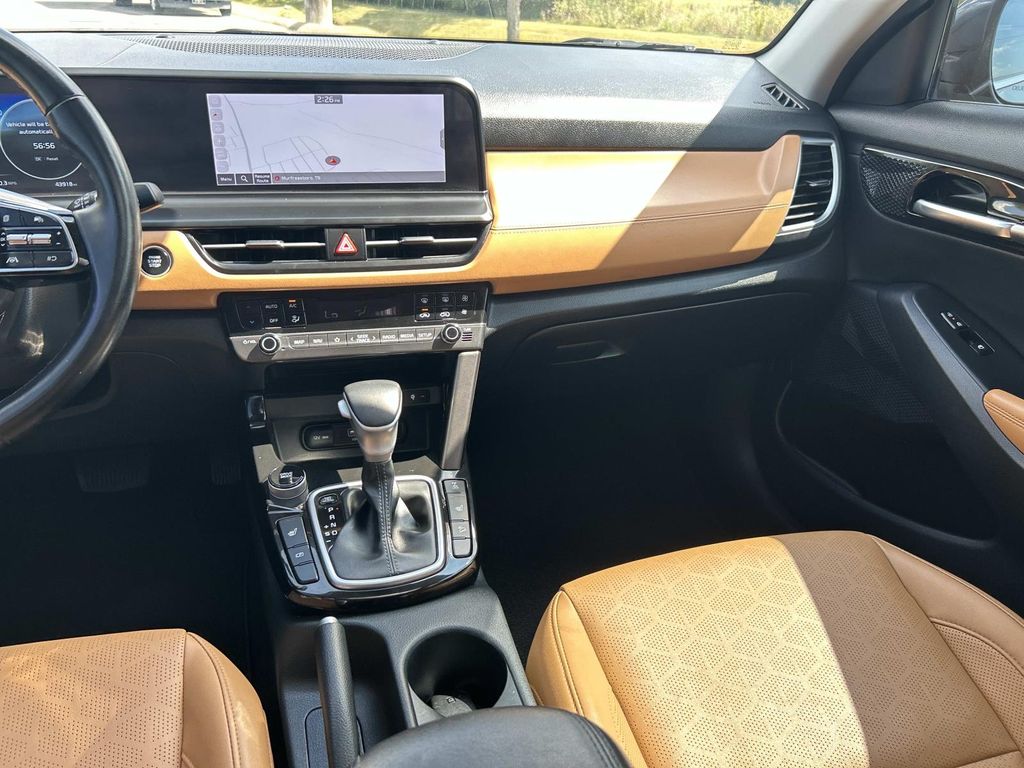 Vehicle photo 22
