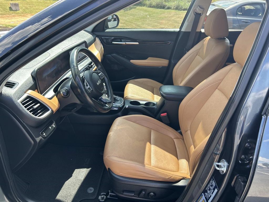 Vehicle photo 27