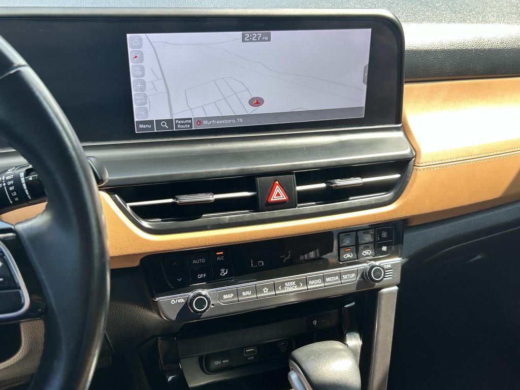 Vehicle photo 30