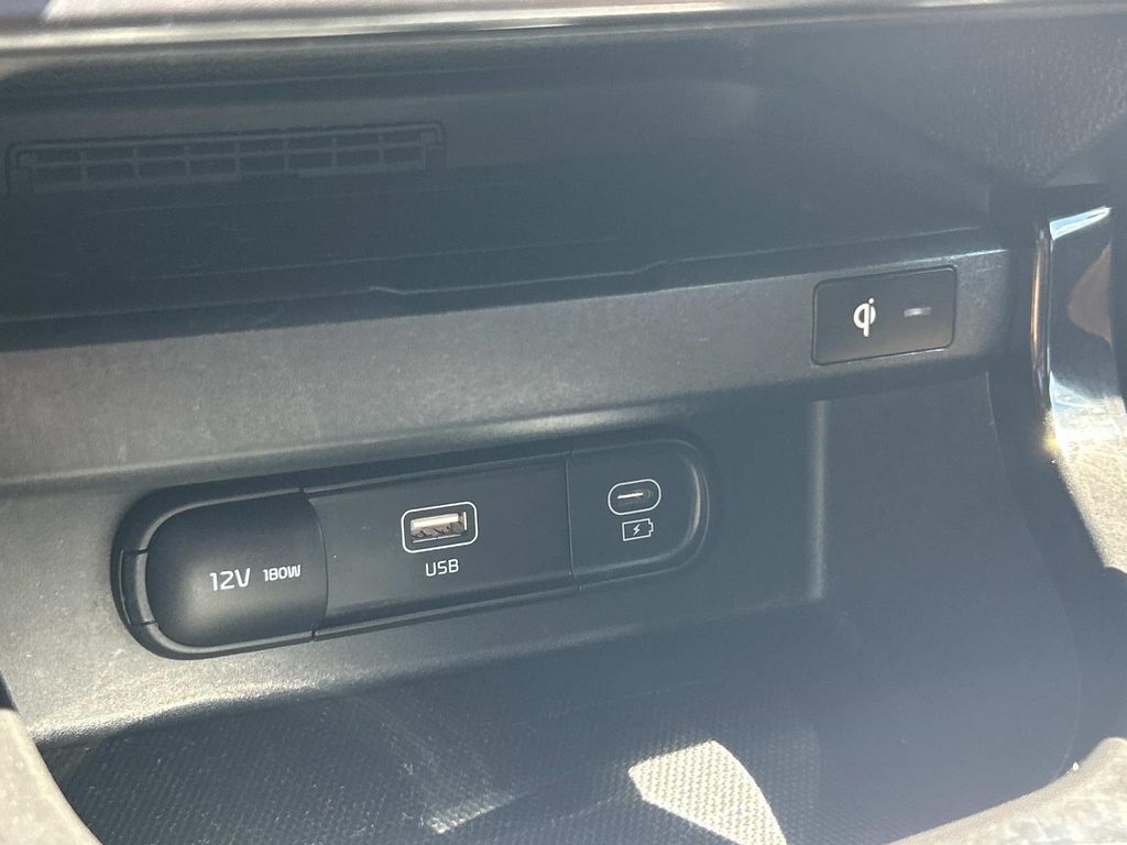Vehicle photo 34